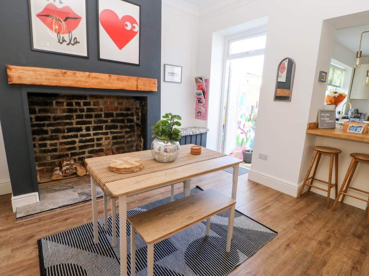 Cowrie Cottage North Shields Bagian luar foto
